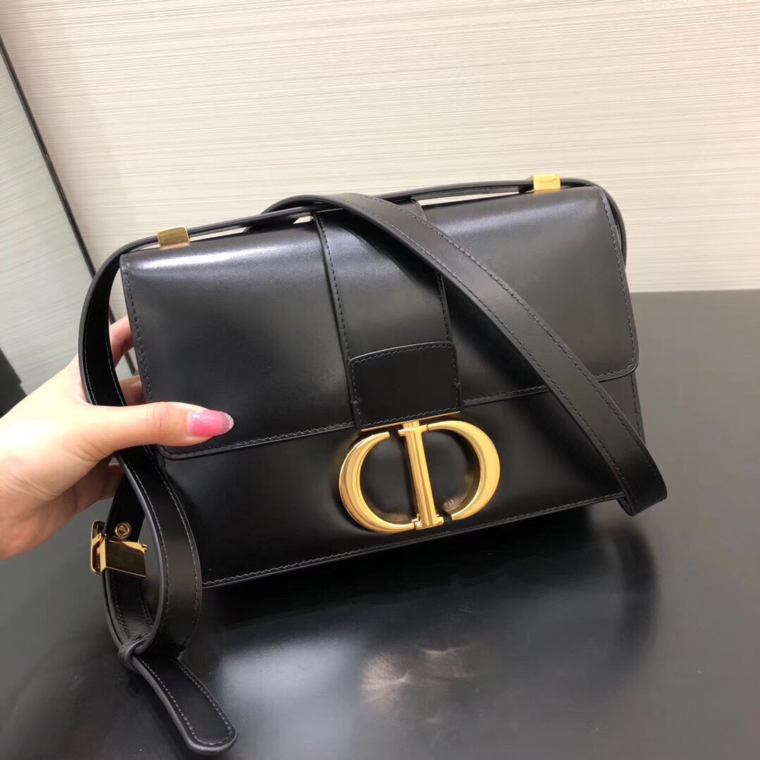 Quy trình kỳ công tạo ra chiếc túi Dior hàng trăm triệu