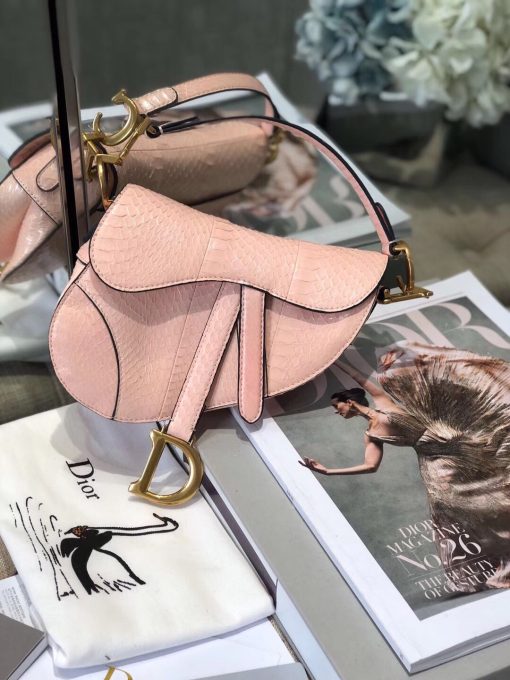 Cách bảo quản túi xách Dior màu hồng pastel