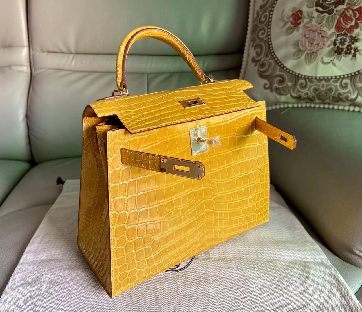 Túi xách nữ siêu cấp –TXSC1041 Túi xách HERMES Kelly Da cá sấu màu vàng