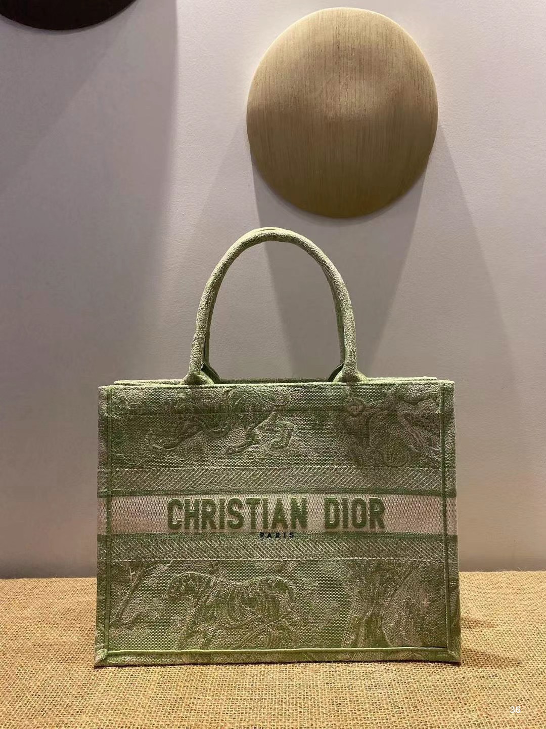 Túi xách Dior Book Tote cỡ trung màu xanh cốm Túi xách Dior Book Tote cỡ trung màu xanh cốm