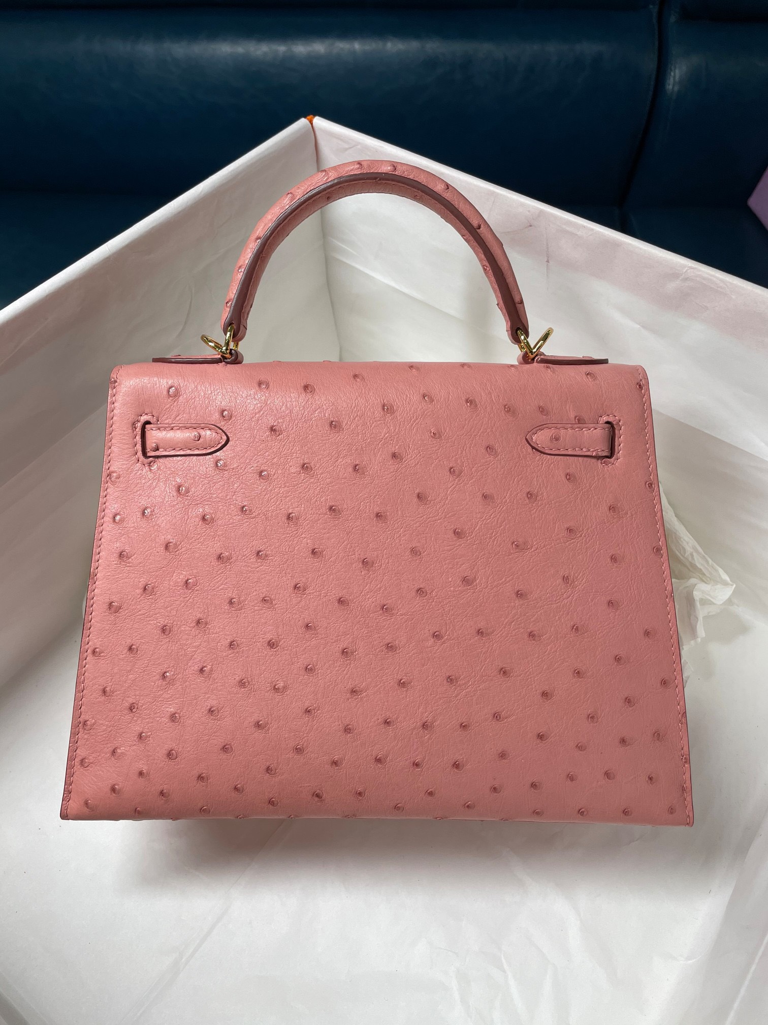 Phong cách túi xách Hermes Kelly 25 da đà điểu màu hồng
