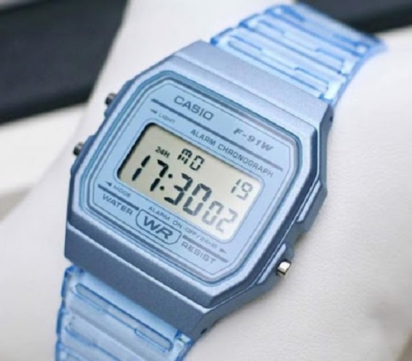 Đồng hồ Casio dây kim loại