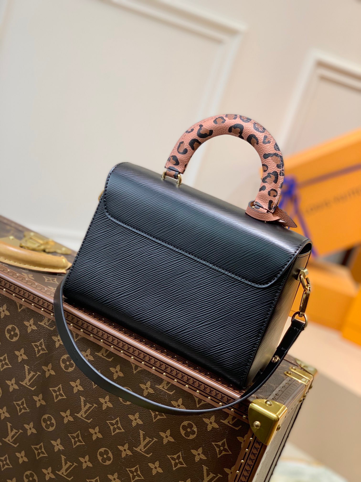 z2682809519301_7ebfaaa25380bf38aa552db89701ff42 Túi xách nữ LOUIS VUITTON siêu cấp –TXSC1204