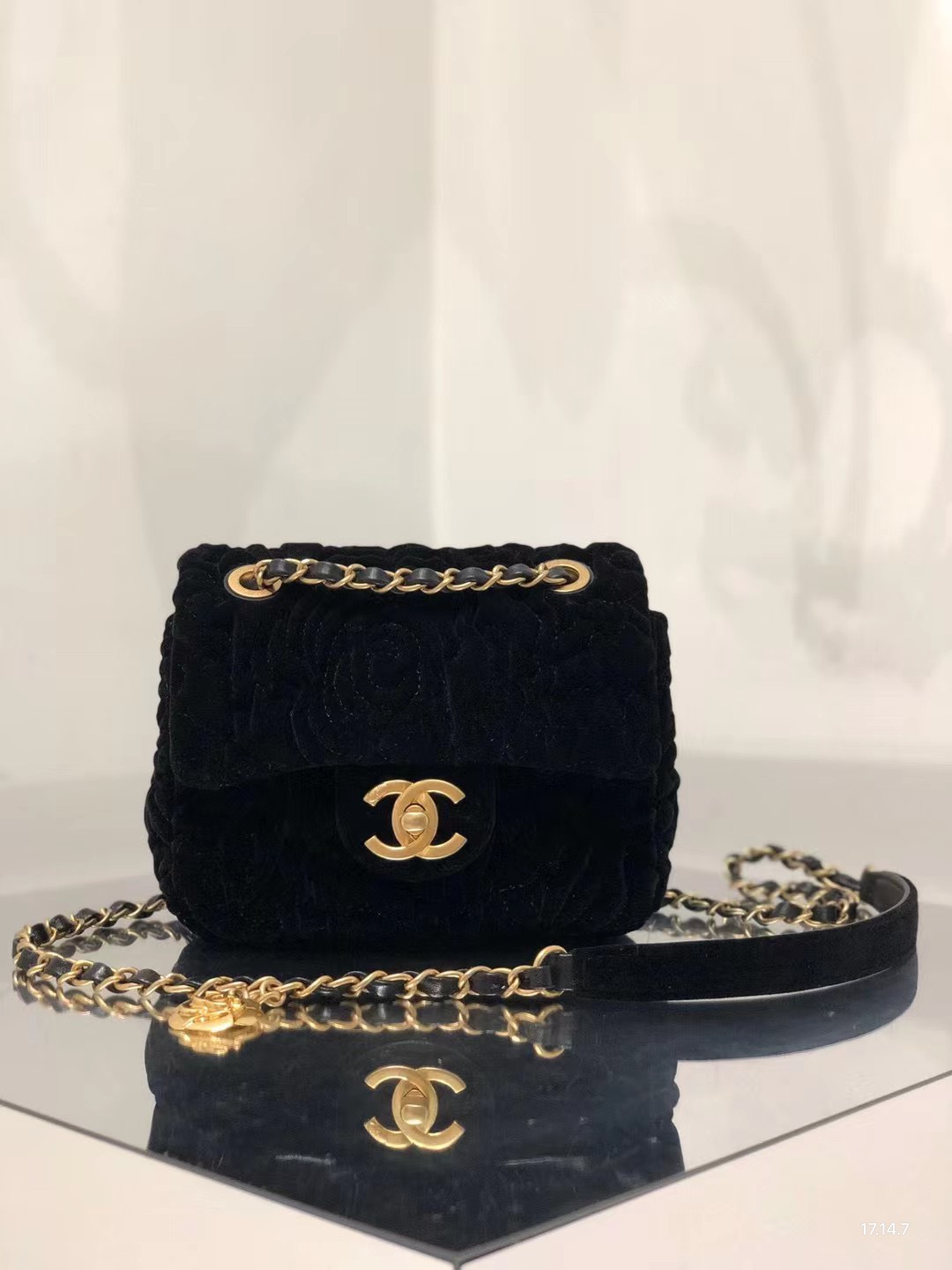 z2733511598582_8d3bbb25c487881d8eb49b8bdccdd07a Túi xách nữ CHANEL siêu cấp –TXSC1224