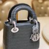 Túi xách Dior Lady Dior cỡ trung màu xi măng da cá sấu