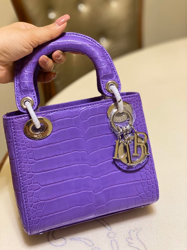 2 Túi xách Dior Lady Dior cỡ trung màu tím da cá sấu