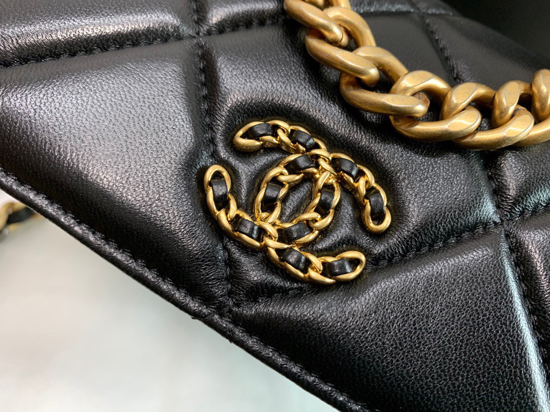 z3159267589755_aa48c32e0c5356d7a3cd53ac737974c2 Ví cầm tay Chanel 19 Wallet on Chain WOC màu đen