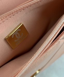 Ví cầm tay Chanel 19 Wallet on Chain WOC màu hồng nhạt