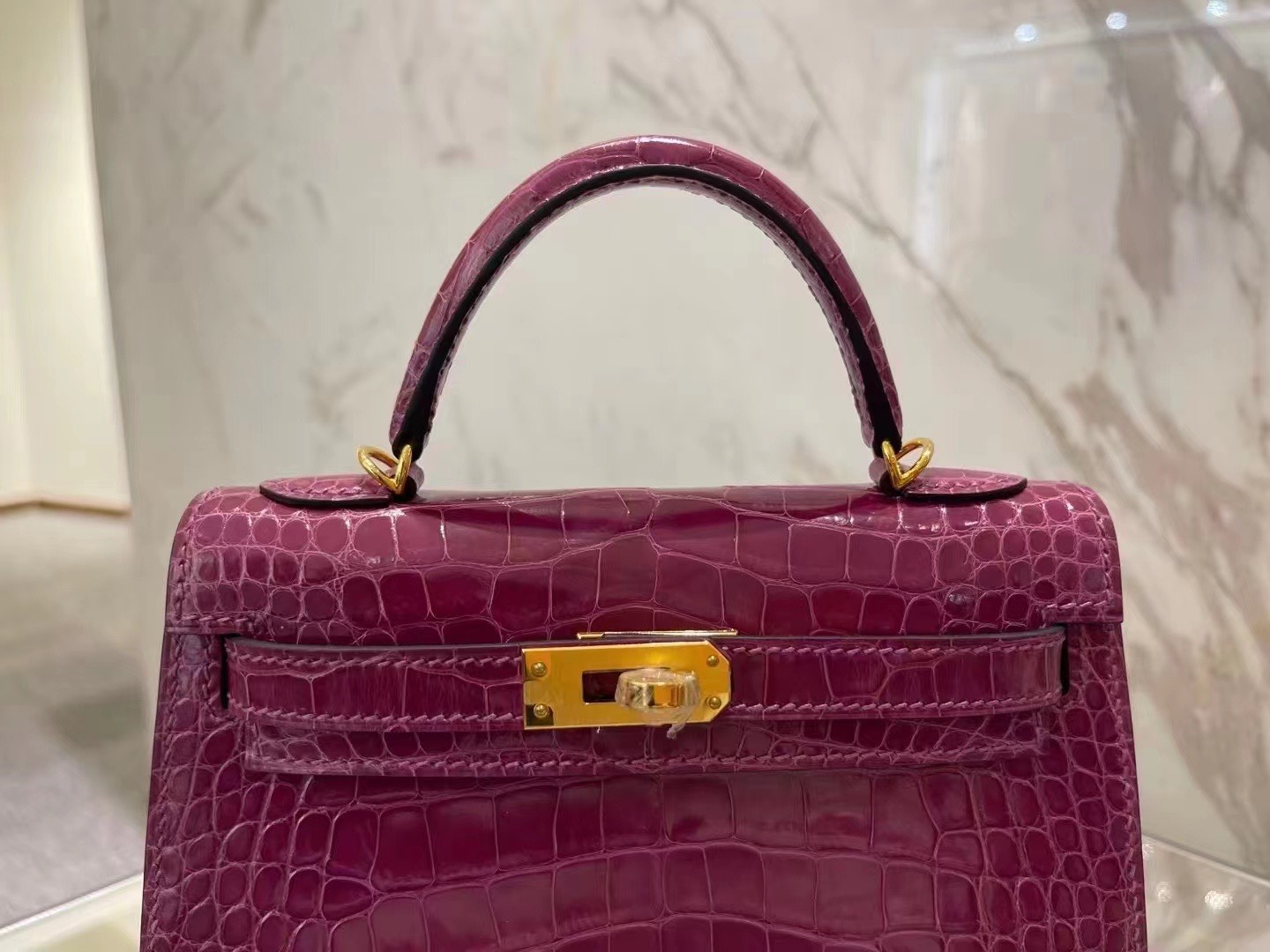 z3194173850924_3376a2d64a4b34eccdb2adbb876deb22 Túi xách Hermes Vert Bosphore Shiny Alligator Mini Kelly Màu Tím Đỏ