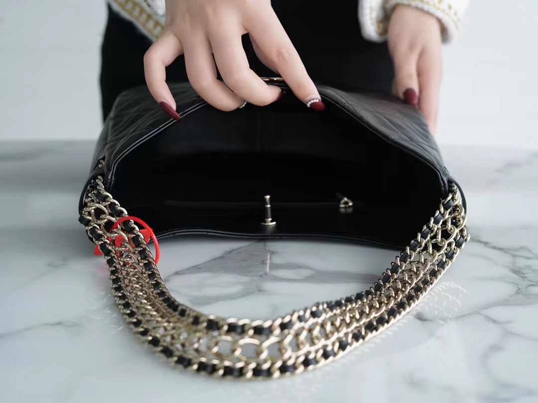 z3223202375982_c62723fee036df3d912170fd925fc39d Túi Chanel Hobo CC bằng da cừu màu đen