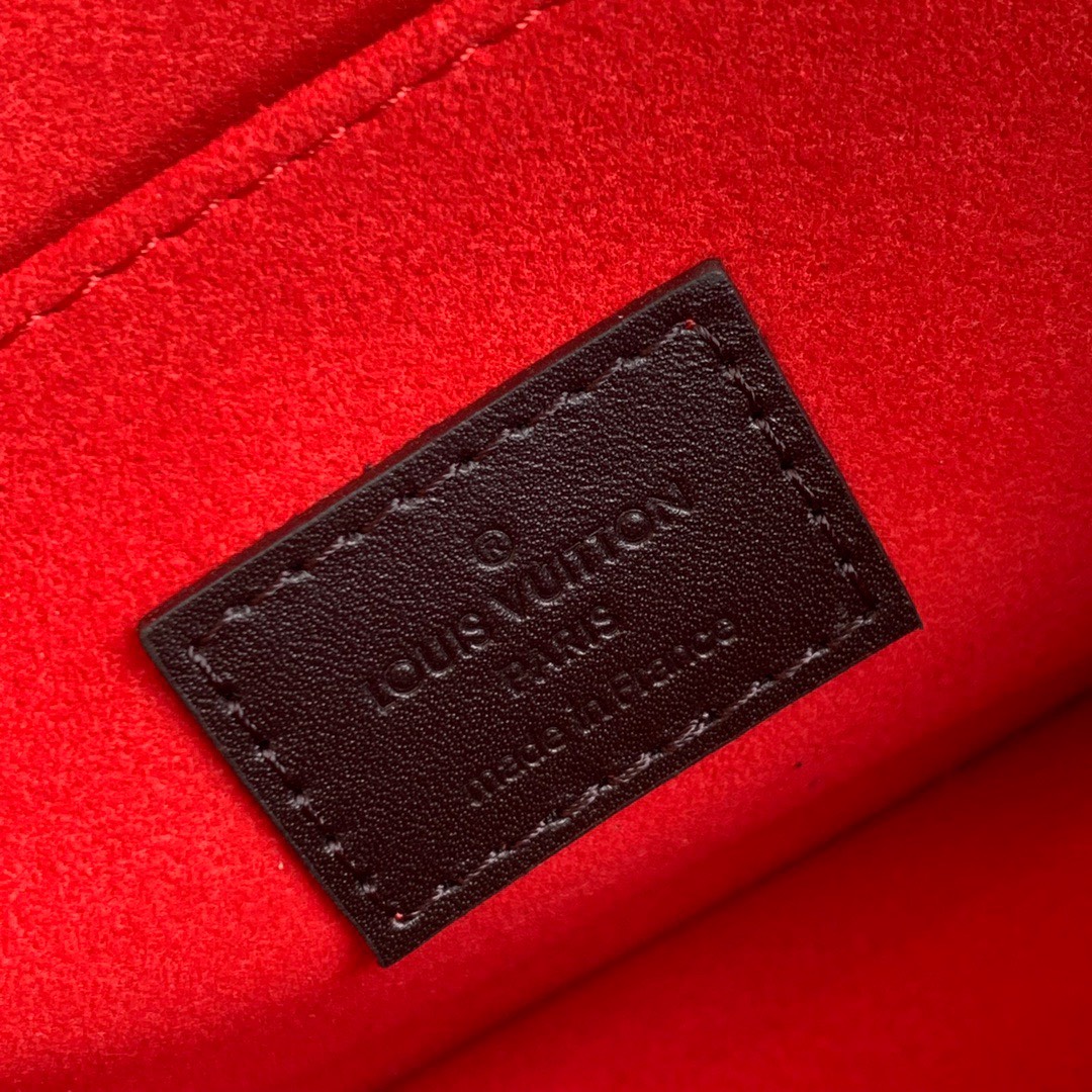 z3368634632834_f1bf85be4e786524e8fb955cc84b15e5 Túi xách nữ Louis Vuitton Patent Calfskin Laced Monogram Dauphine Chain Wallet