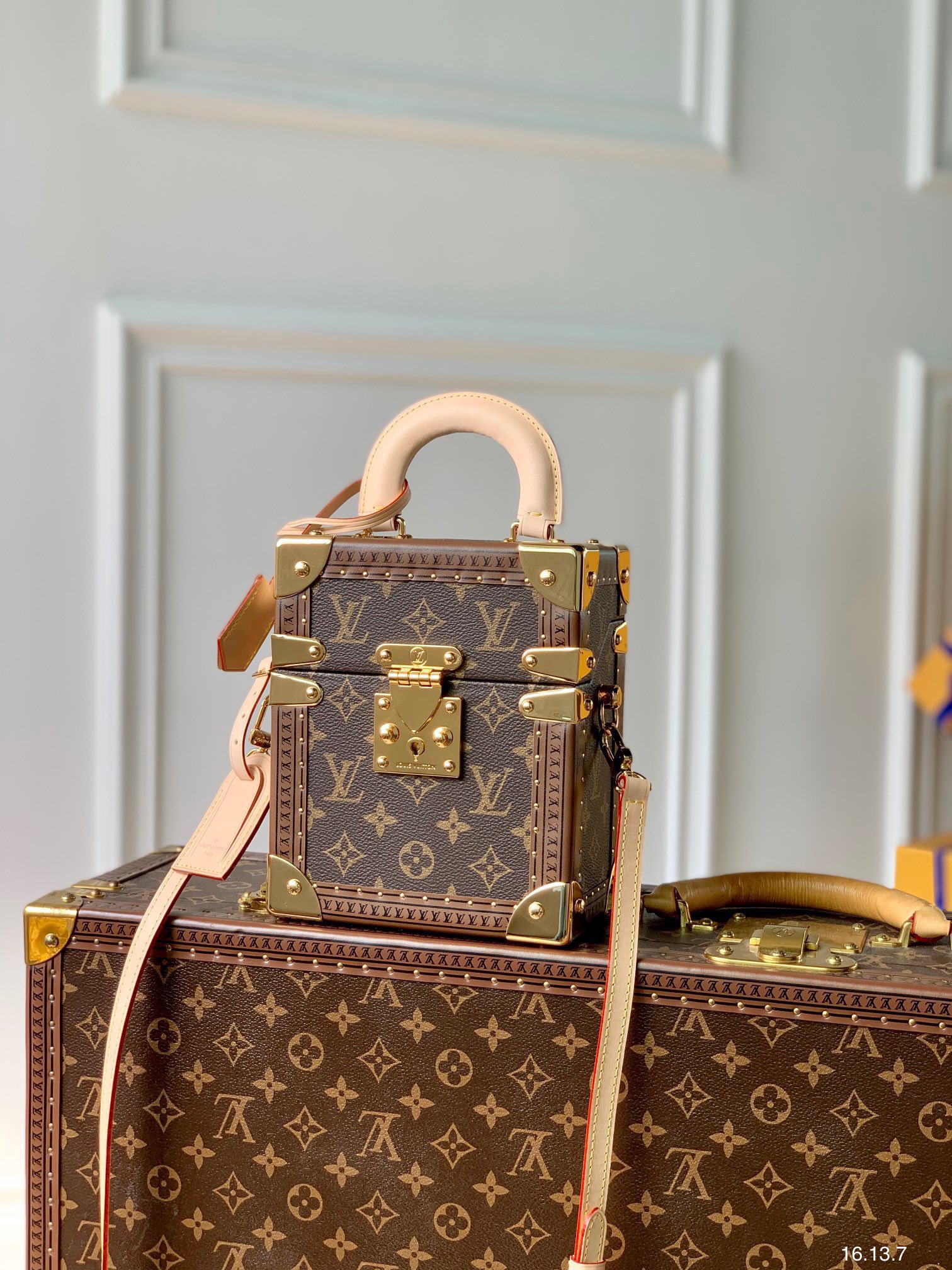 Túi Louis Vuitton dạng Hộp Camera Box màu nâu Túi Louis Vuitton dạng Hộp Camera Box màu nâu