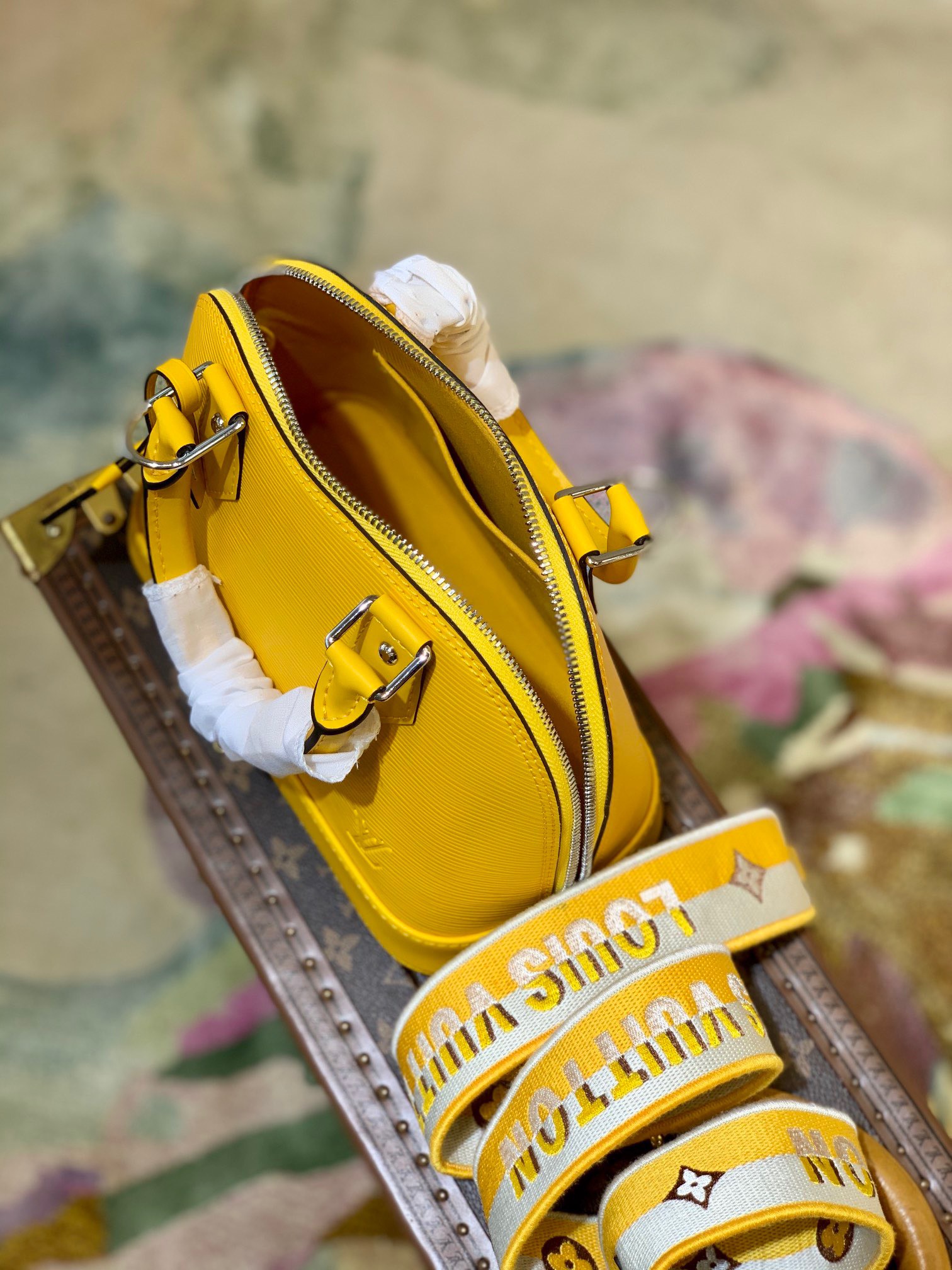 z3430384625326_a1110cecde4b22567457058eb94466e0 Túi xách Louis Vuitton Alma Bb Epi Sunflower Màu Vàng