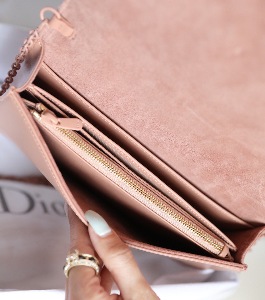 z3443393546035_7852d21b26d3994dfd2e0961be405da1 Túi Dior Lady Dior Pouch ‘Rose’