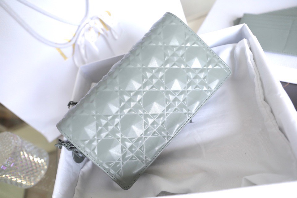 z3443393991824_2f449bae11b1aa0a7d6ab946cd2c844c Túi Dior Lady Dior Pouch ‘Gray With Diamond’