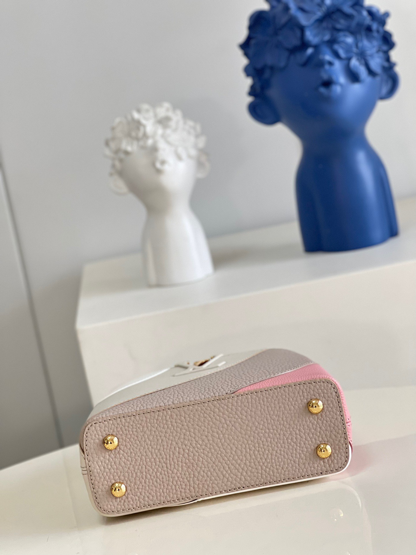 z3447063699037_b460fce37823ca0a1d4b96c5382d4f6b Túi xách Louis Vuitton CAPUCINES BB Màu Be Vani