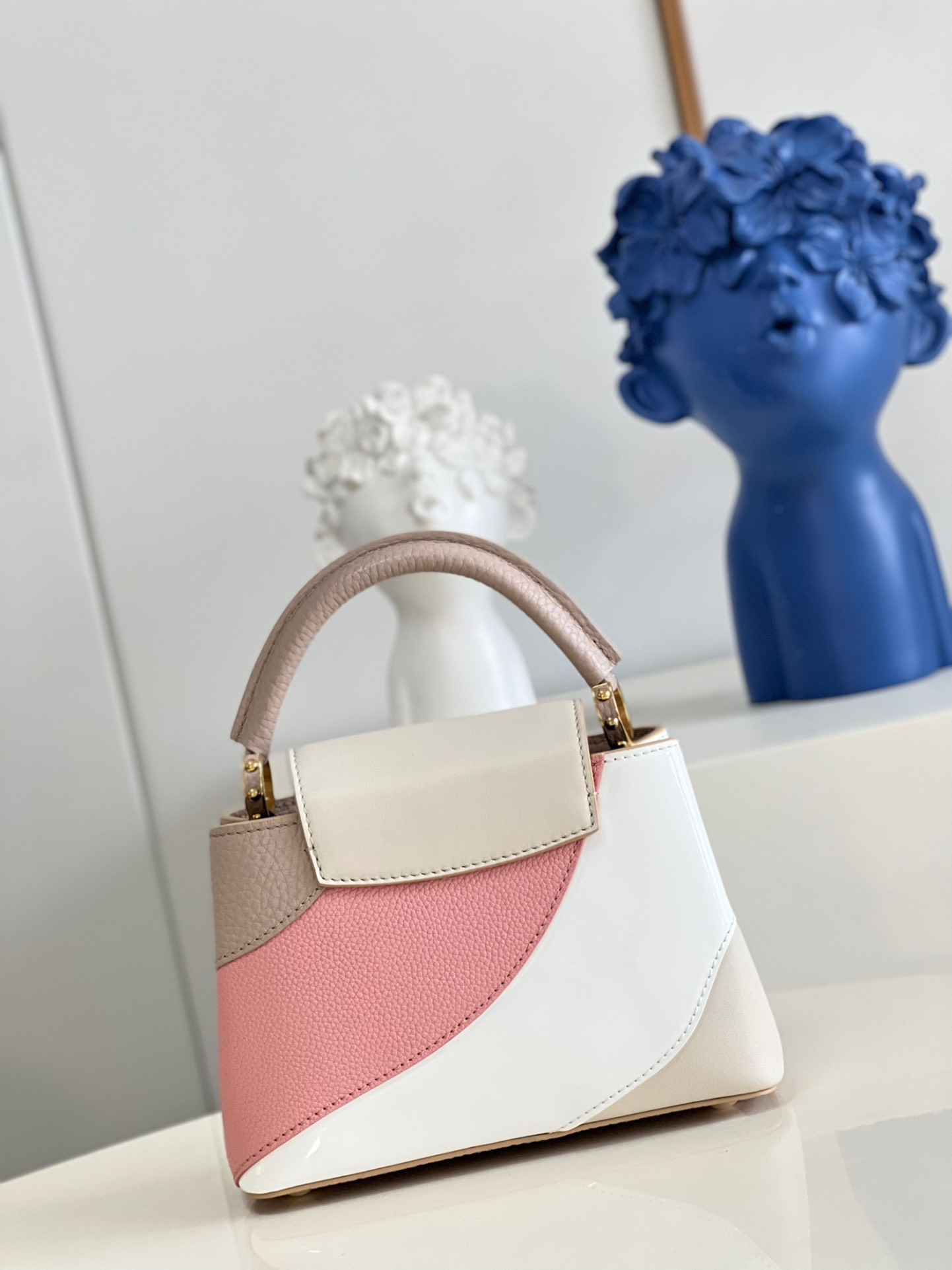 z3447063753819_f8be8960a6d781d0d5a21b1288a6a0c9 Túi xách Louis Vuitton CAPUCINES BB Màu Be Vani