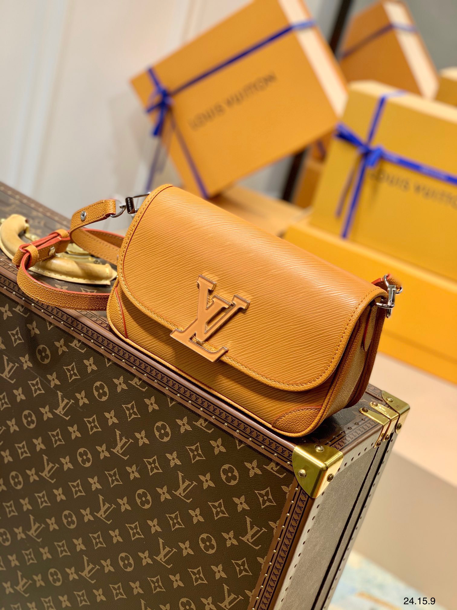 Túi xách nữ Louis Vuitton Epi Buci màu vàng cam Túi xách nữ Louis Vuitton Epi Buci màu vàng cam