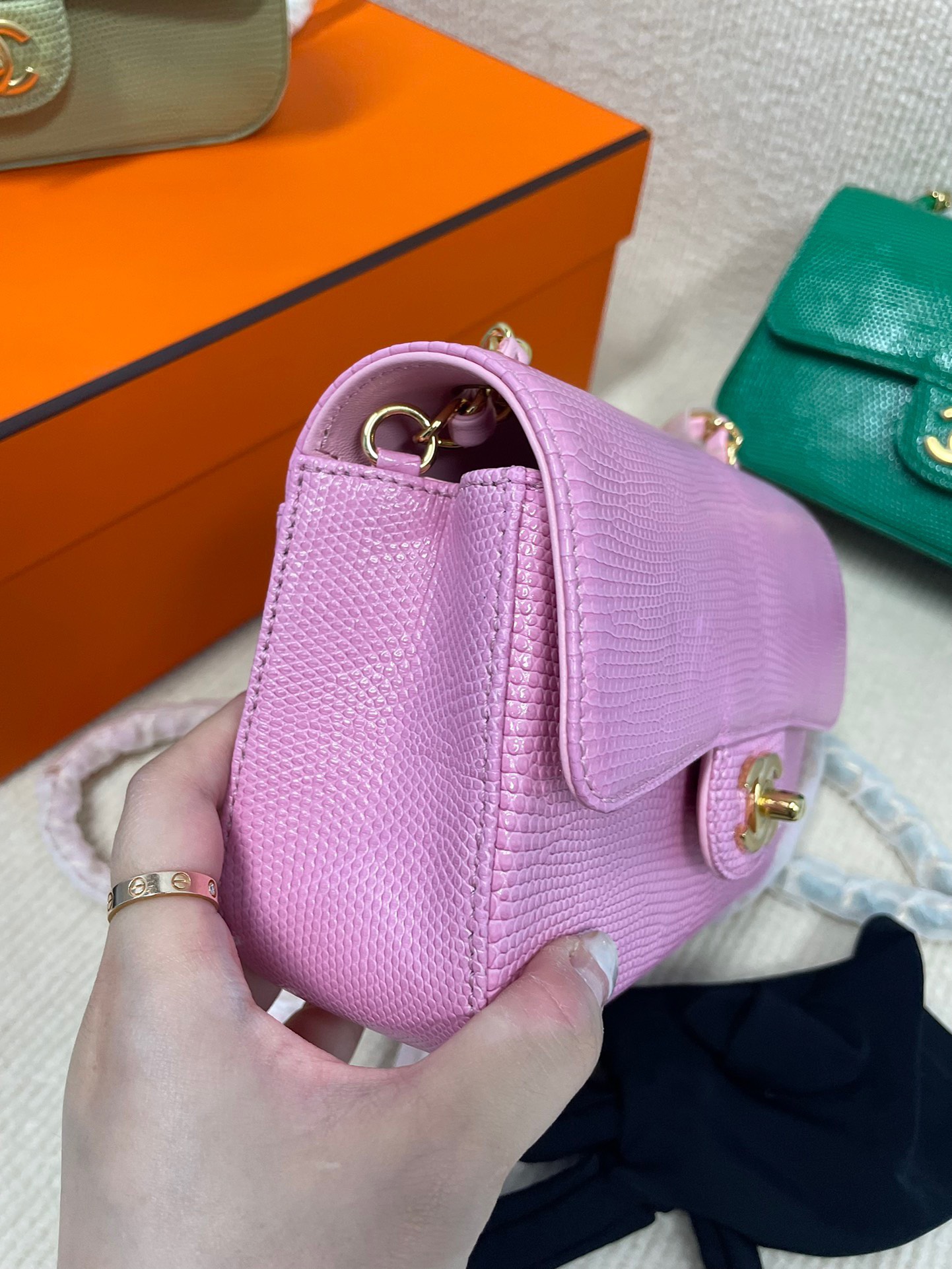 Lưu ý khi sử dụng và bảo quản túi xách Black Lizard Mini Rectangle Classic Single Flap màu tím