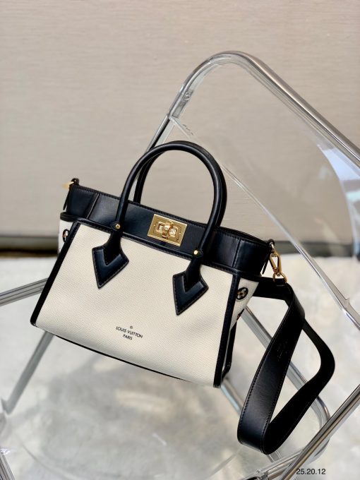 Bảo quản túi xách Louis Vuitton trắng đúng cách