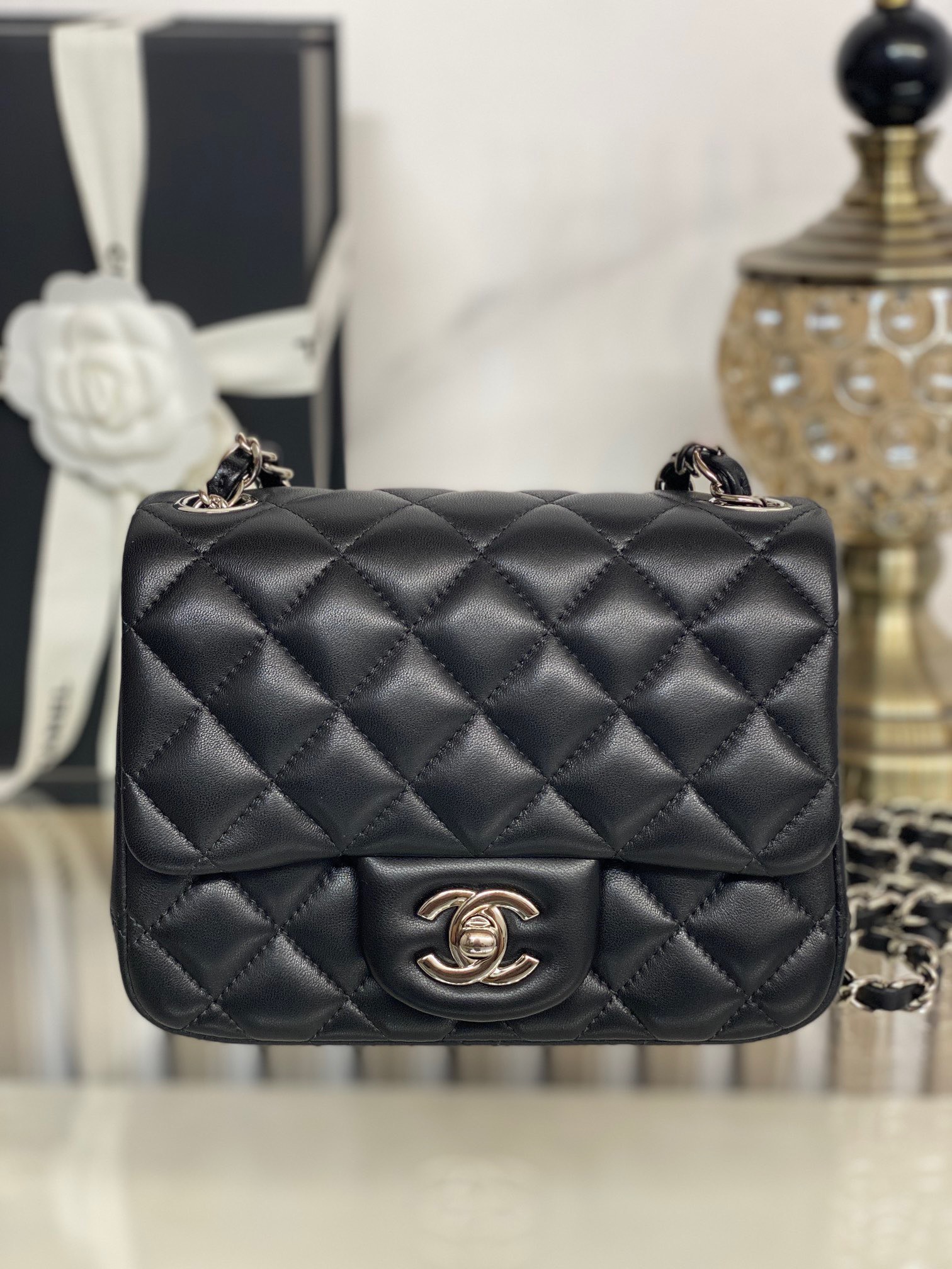 z3493925561801_63edaf5a52685c2f621cb40743fc7594 Túi Xách Chanel Mini Classic Handbag Lambskin Gold-Tone Màu Đen