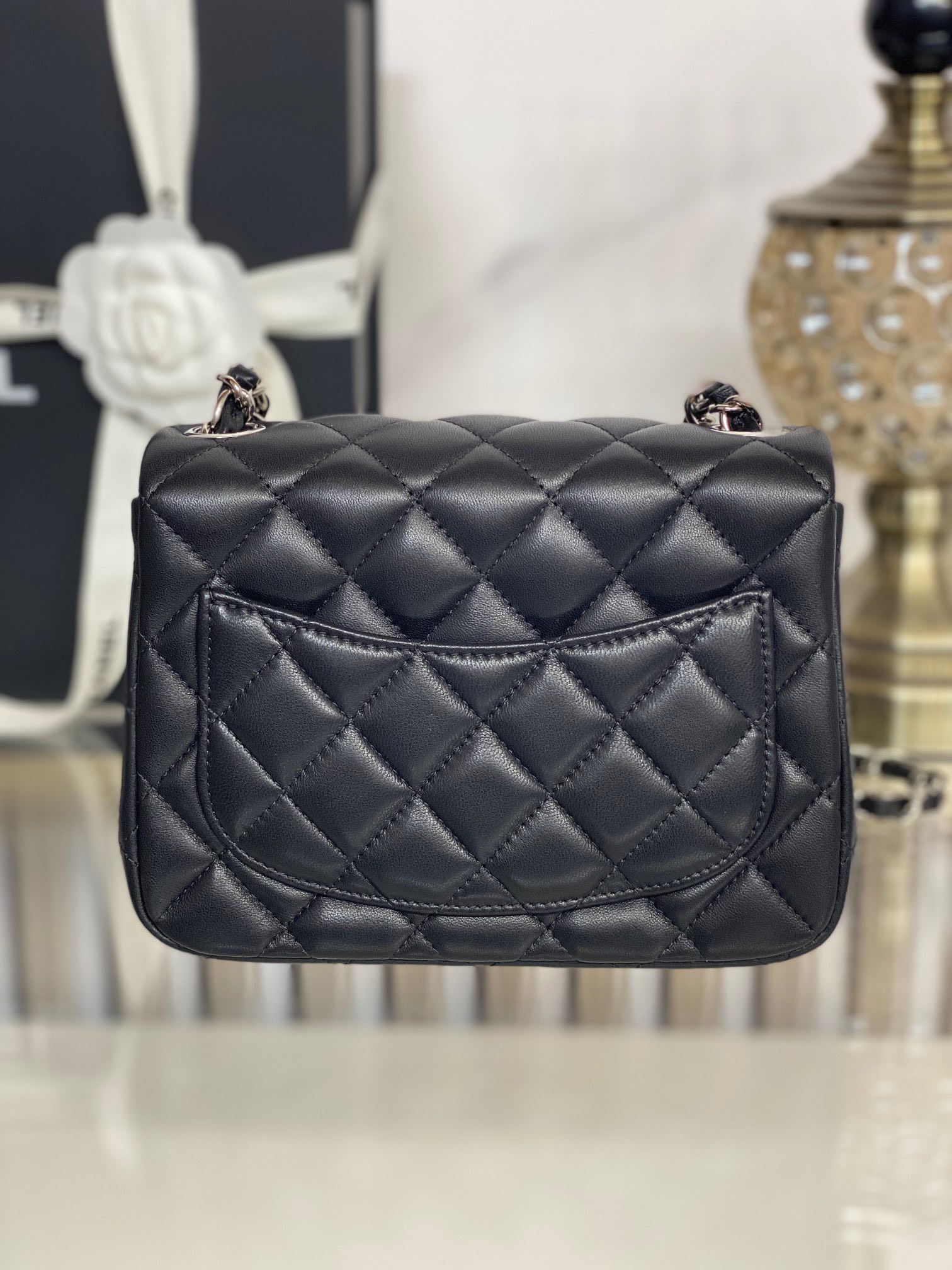 z3493925571661_d3075942e6266ab16fa878acf6188cba Túi Xách Chanel Mini Classic Handbag Lambskin Gold-Tone Màu Đen