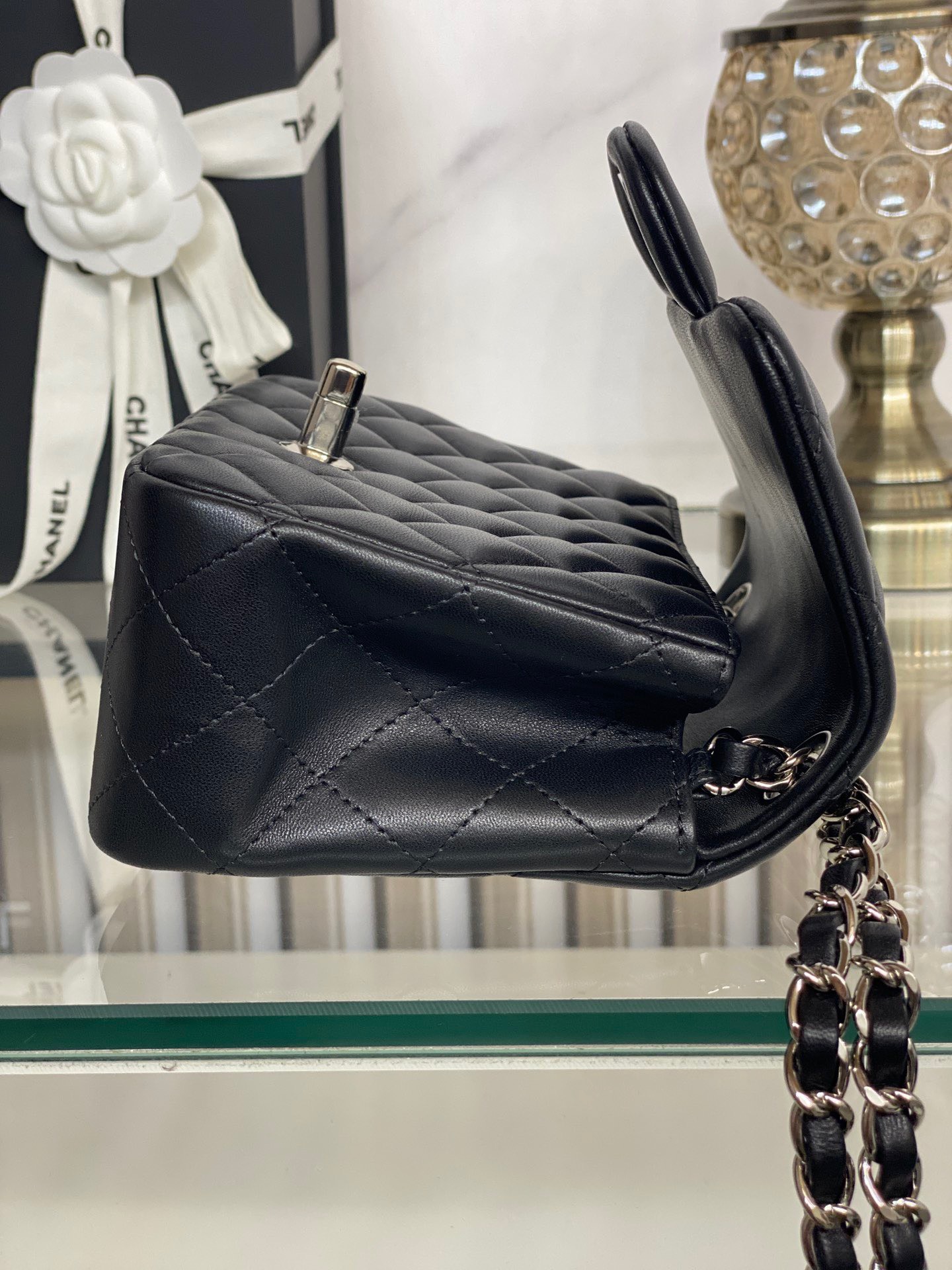 z3493925585587_57516179120192b843de1a4ae37004e4 Túi Xách Chanel Mini Classic Handbag Lambskin Gold-Tone Màu Đen