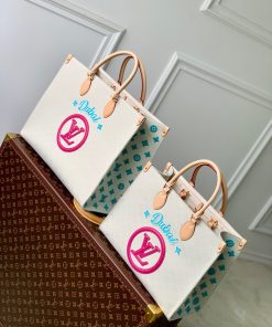 Túi xách nữ Louis Vuitton OnTheGo Sylt màu trắng hồng xanh