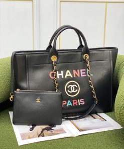 Túi xách Deauville cỡ trung da bê màu đen