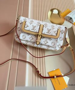 Túi xách Louis Vuitton Maxi Multi Pochette Dune Baguette màu kem