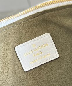 Túi Nữ Louis Vuitton Coussin PM Màu Kem Siêu Cấp