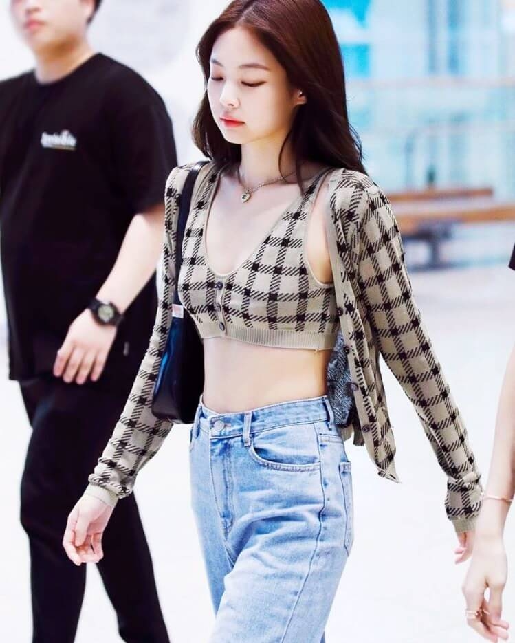 Áo croptop – lựa chọn quyến rũ cho phong cách sân bay