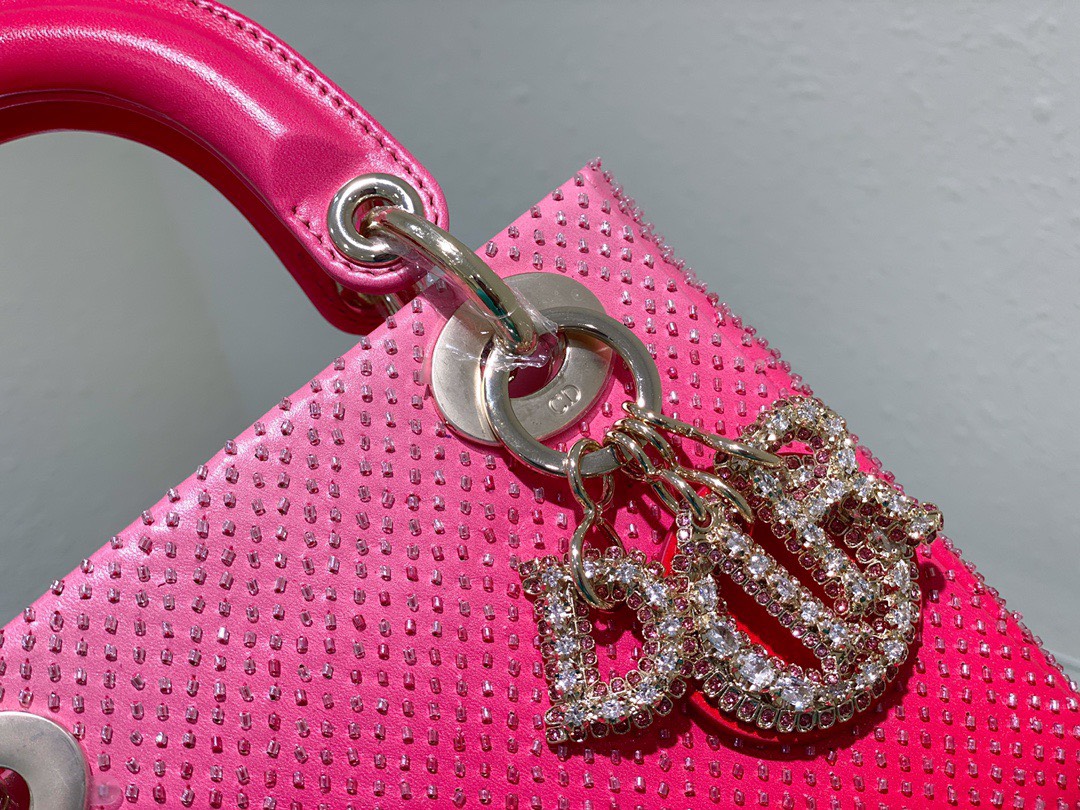 z3928062938125_a3d3a4e6da4246a822f1ebcd4ce68ab2 Túi Xách Christian Dior Lady Cannage Màu Đỏ