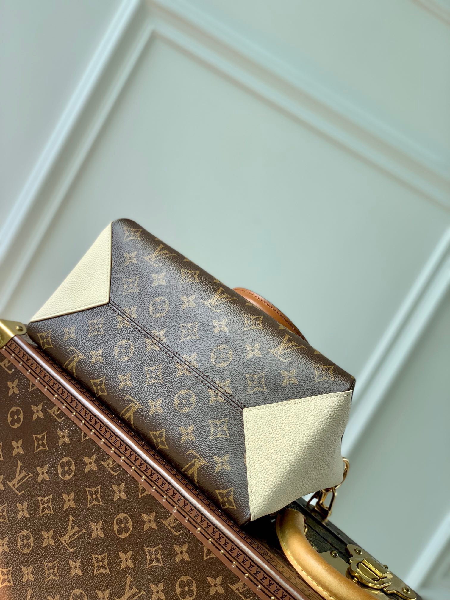 z4428577934261_7d40b1e1cf1b861645bf44beb26b63a7 Túi xách Louis Vuitton Cream Monogram Canvas Vendome MM