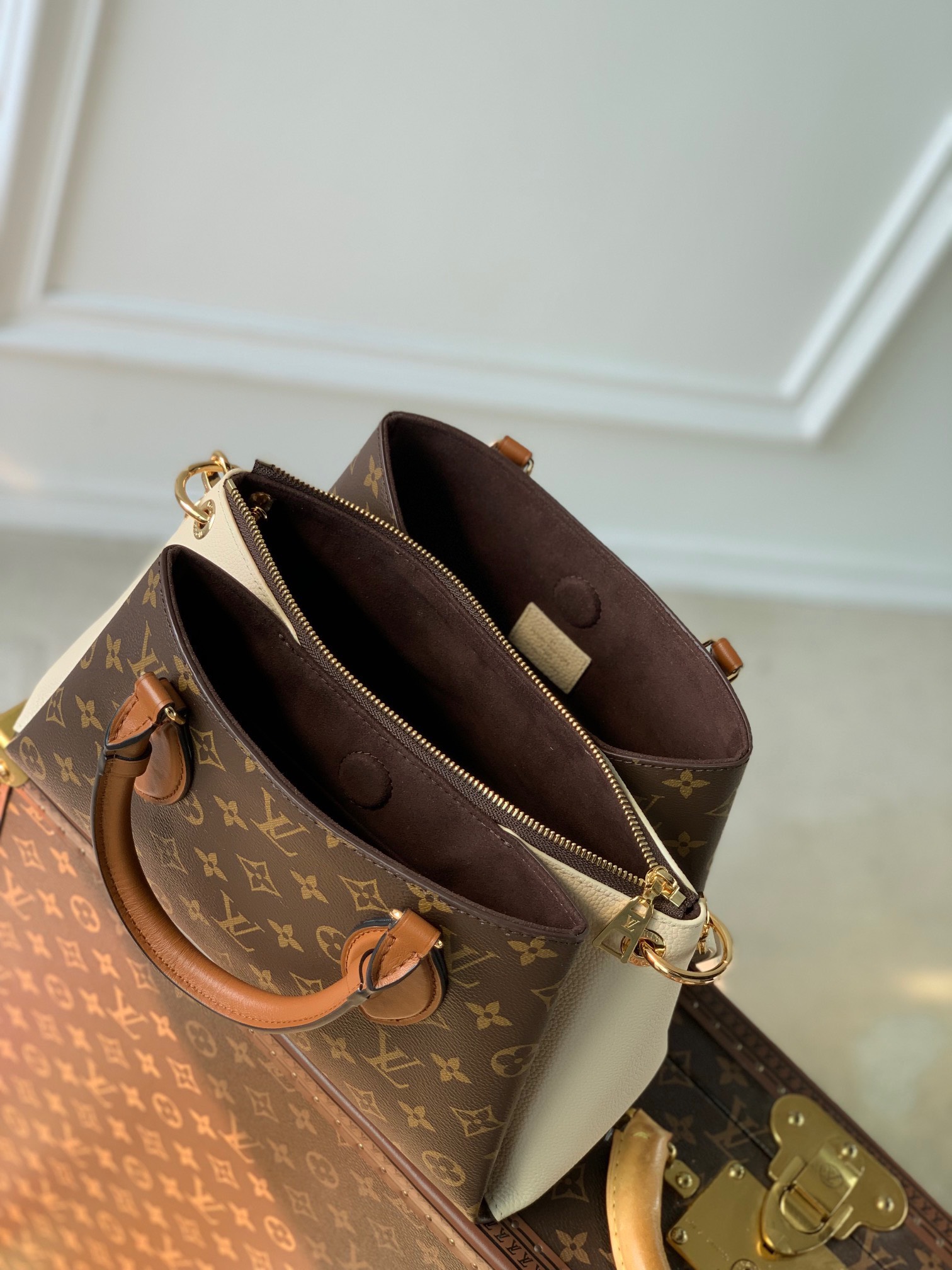 Địa chỉ mua túi xách Louis Vuitton Cream Monogram Canvas Vendome MM uy tín
