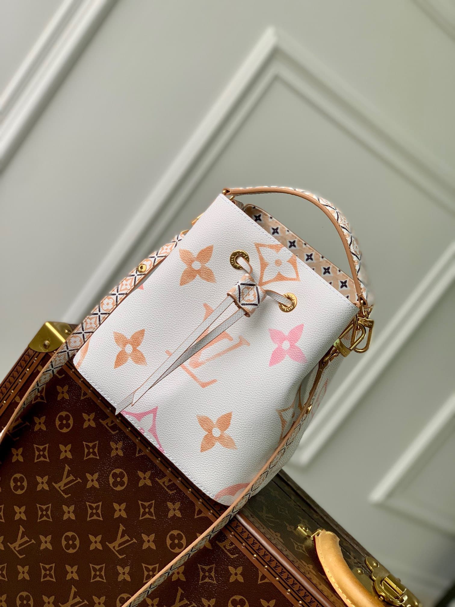 Túi xách nữ Louis Vuitton NoéNoé màu be Túi xách nữ Louis Vuitton NoéNoé màu be