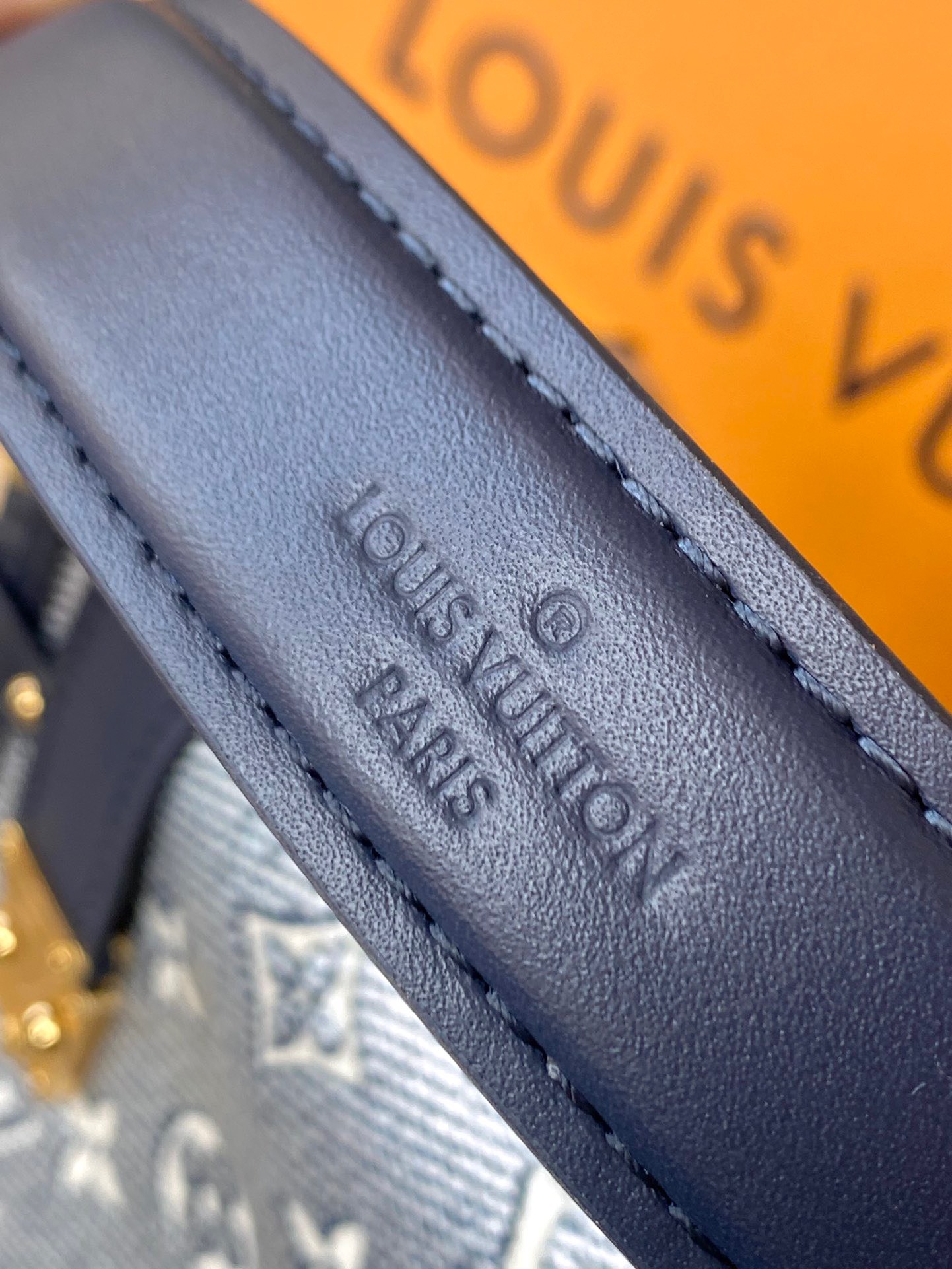 Lưu ý khi bảo quản LV Side Trunk màu xanh Monogram