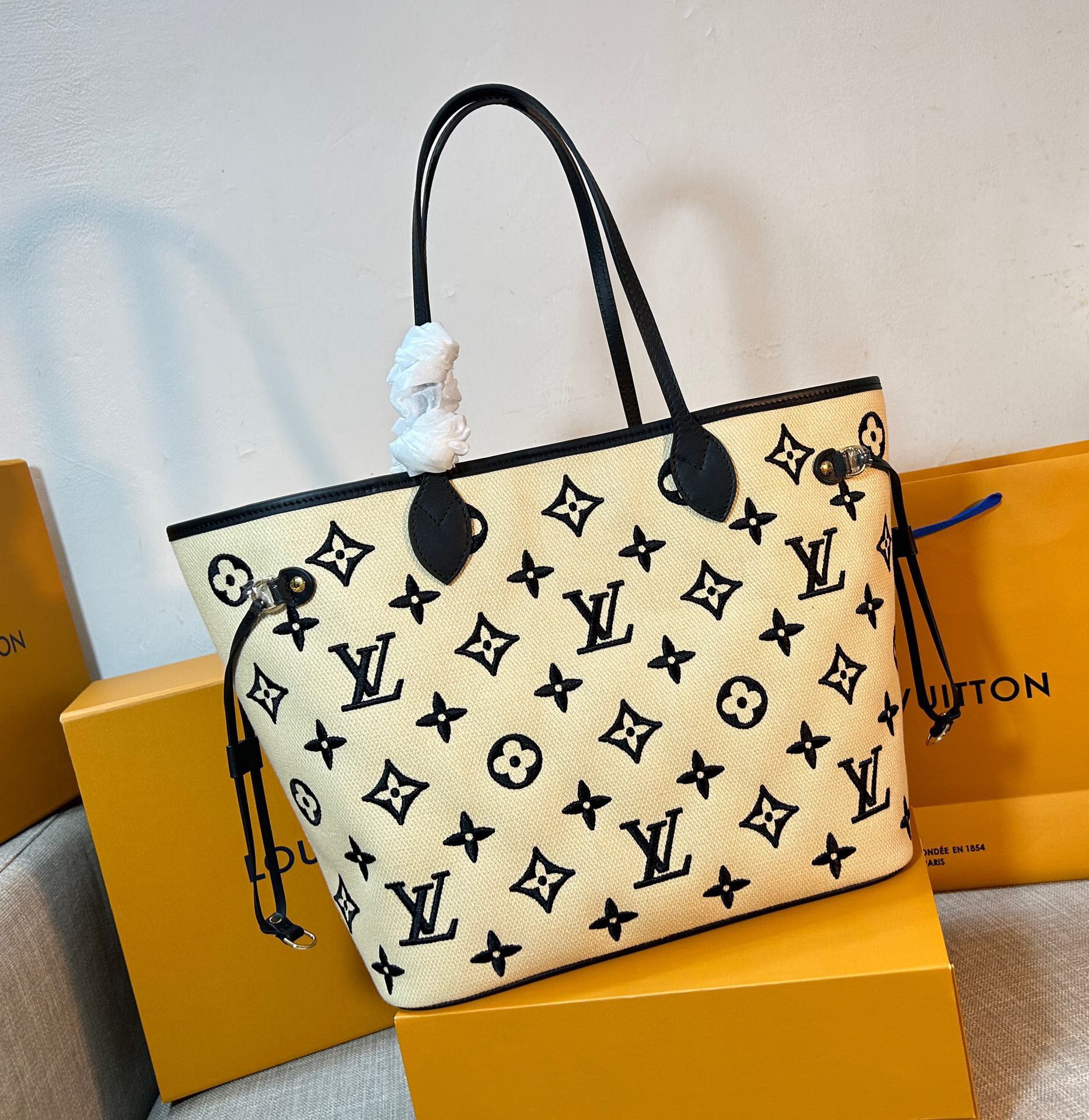 z4677272938340_15b6c0d1d3e635ddf2418ee56c72cf9b Túi xách LV Neverfull MM Màu Be/Đen Siêu Cấp