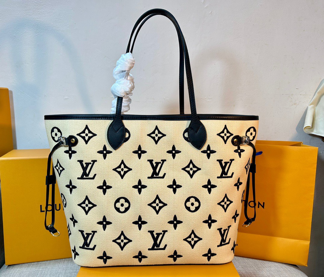 z4677272939583_3e38608e799775353fa905a8a8042760 Túi xách LV Neverfull MM Màu Be/Đen Siêu Cấp