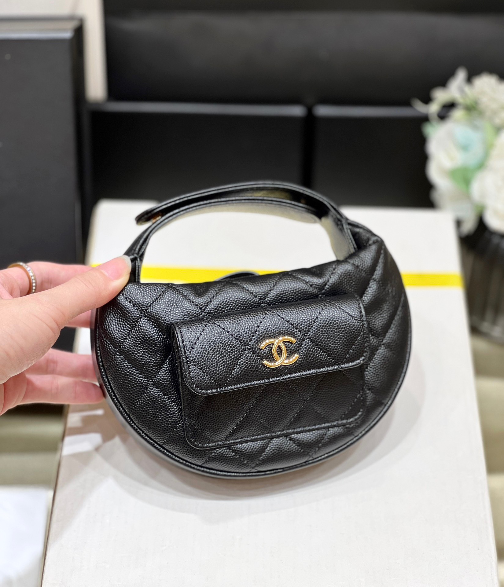 z4742665749412_7c9b0a58da454216b2634ccade5d1da8 Túi Xách Tay Nữ Chanel Hobo Pouch Bag Black Caviar Gold Hardware Màu Đen