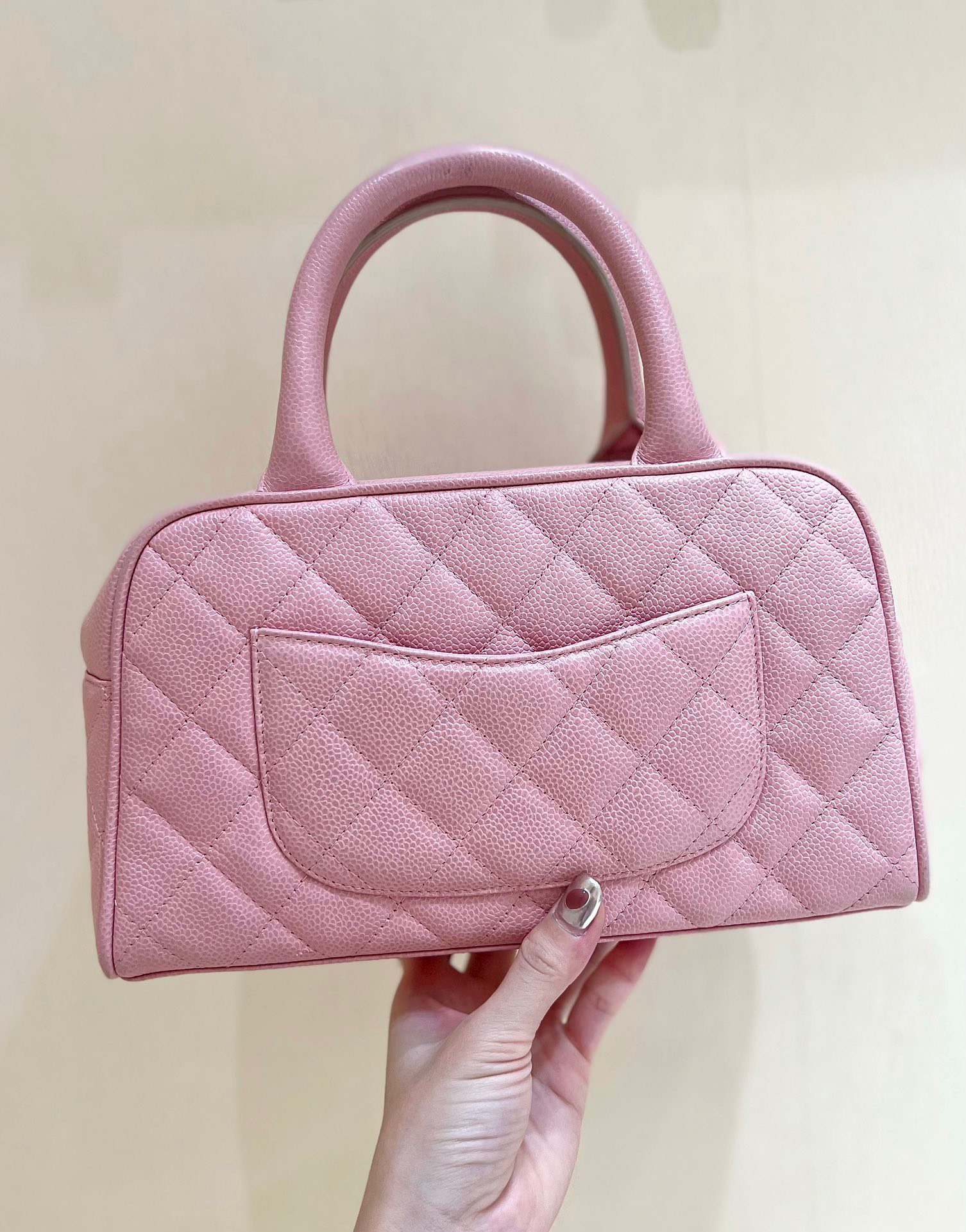 z4744994470397_ca25eda1dfb9480f06af4bbdb742a997 Túi xách Chanel Vintage CC Quilted Caviar Bowling Màu Hồng