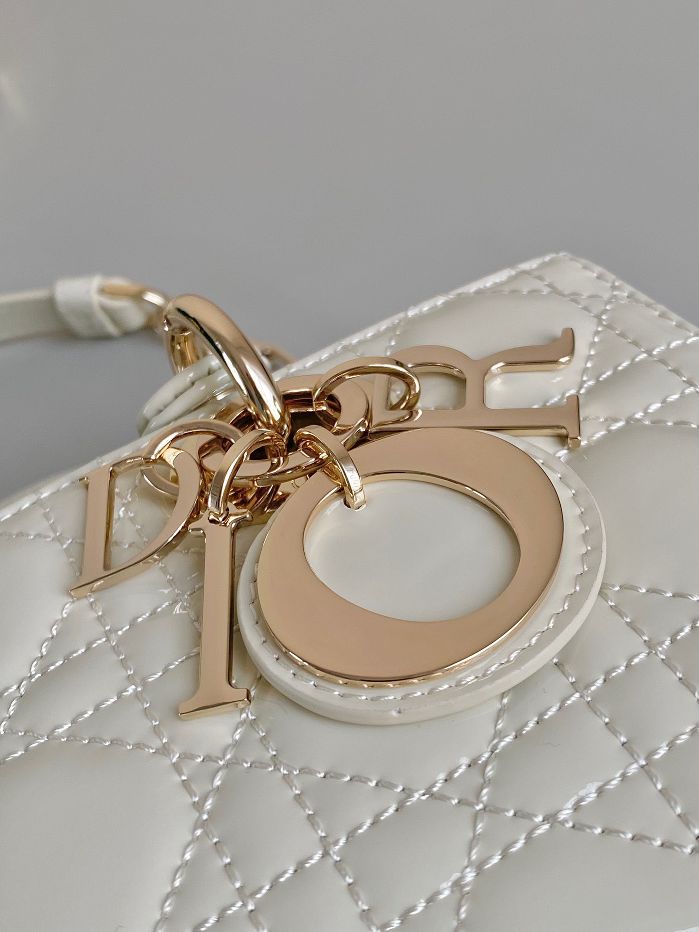 z4766836946409_4e6314f3d39521a81573e4d27811e7d4 Túi Xách Dior Lady D-Joy Da Bê Bóng Màu Trắng