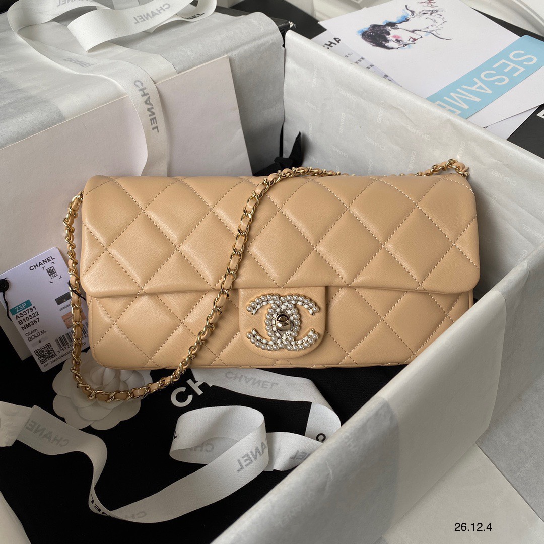 Ví cầm tay Chanel 23P CC da cừu chần ngọc trai màu be Ví cầm tay Chanel 23P CC da cừu chần ngọc trai màu be