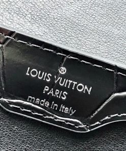 Túi xách nữ LV họa tiết đá vân cá sấu đen khoá bạc màu đen