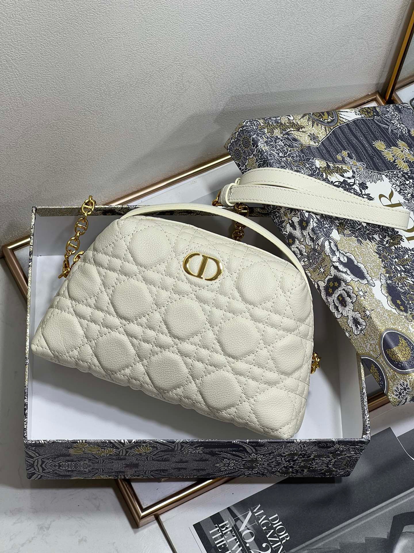 z4935832082809_2b1e592ed7efcfc6bee2678659690cf0 Túi Xách Dior Caro Mini Shell D-COSY Màu Trắng hàng hiệu