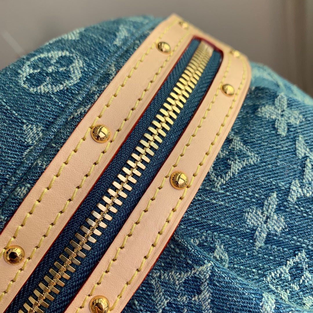 z5196925964375_22165fbcaefbdd4fadf853fcc24c96ca Túi Xách LV Bumbag da Monogram Màu Xanh hàng hiệu