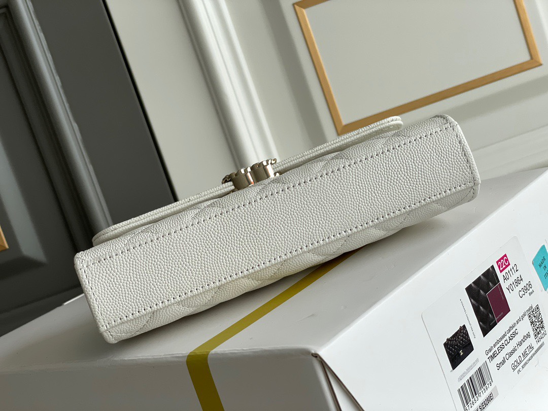 Lưu ý khi bảo quản Chanel Kelly Caviar màu trắng