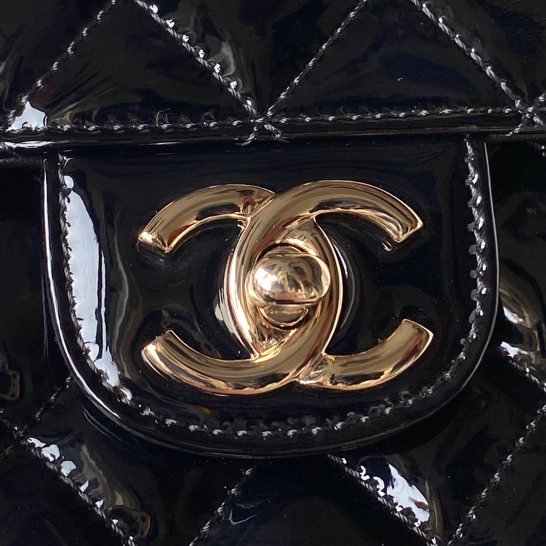 z5222563149612_451ff0ee9248848cc071275fc440ee52 Túi xách Chanel Black Small Patent Leather Double Sided hàng hiệu