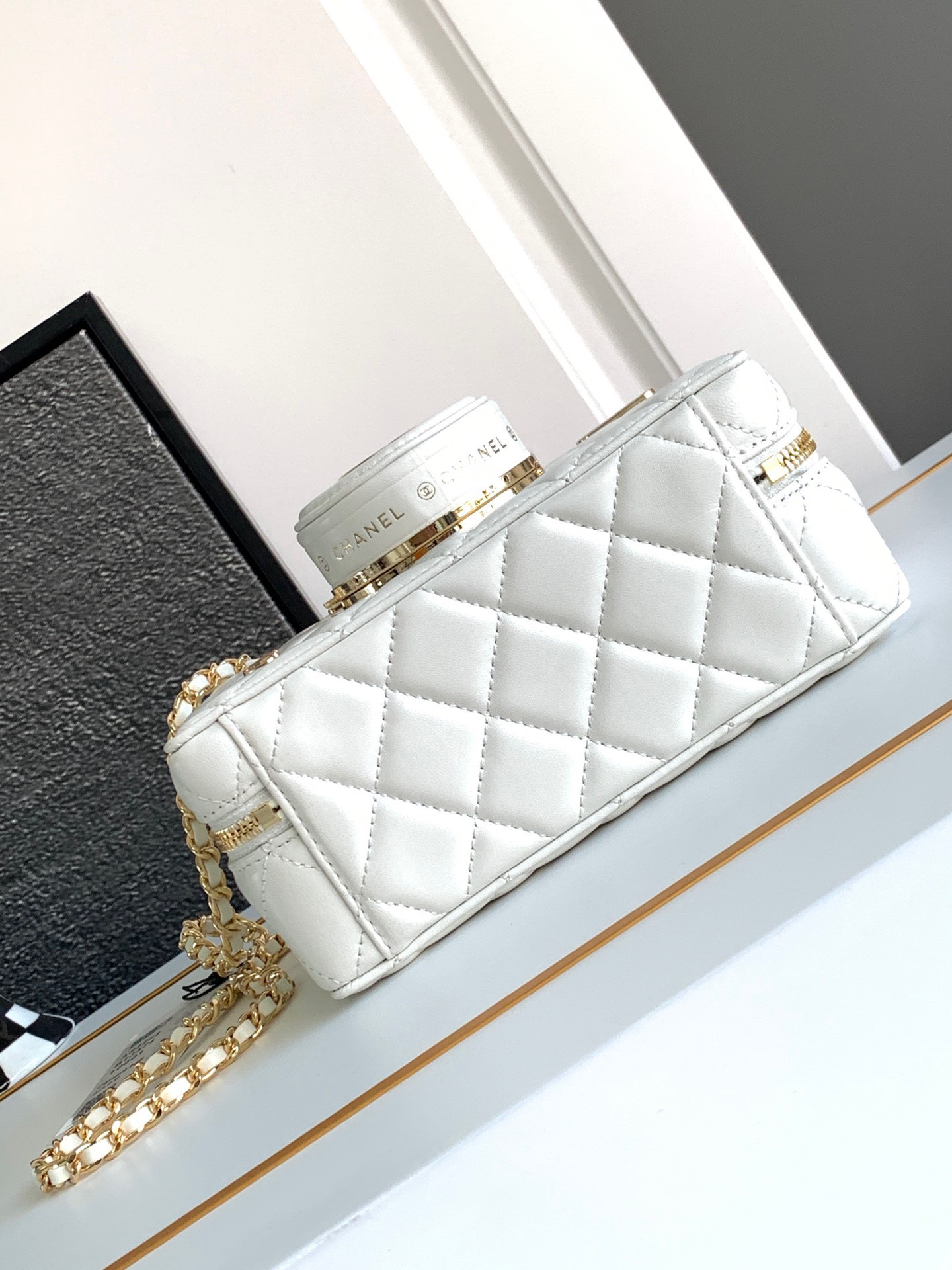 Lưu ý khi bảo quản túi Chanel da Lambskin