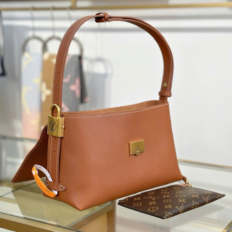 Túi đeo chéo Louis Vuitton Low Key Túi đeo chéo Louis Vuitton Low Key